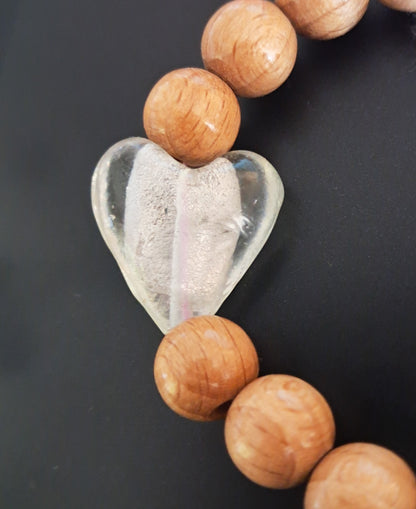 Bracelet perles en bois et cœur en verre